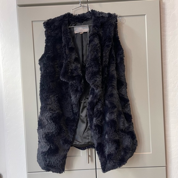 Tart Collections XS Navy Faux Fur Ramona Vest NWT Asymetrical Designer Soft - Picture 1 of 8